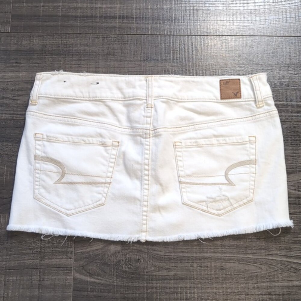 💠 American Eagle White Distressed Denim Mini Skirt Womens Size 6 Stretch - Picture 7 of 12